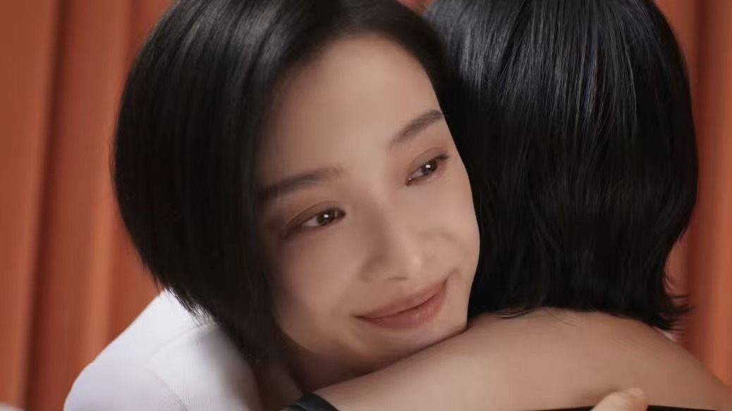 倪妮的新松弛感 女性的成长路上，有多少次渴望被拥抱？倪妮的短片给出了答案：每一次