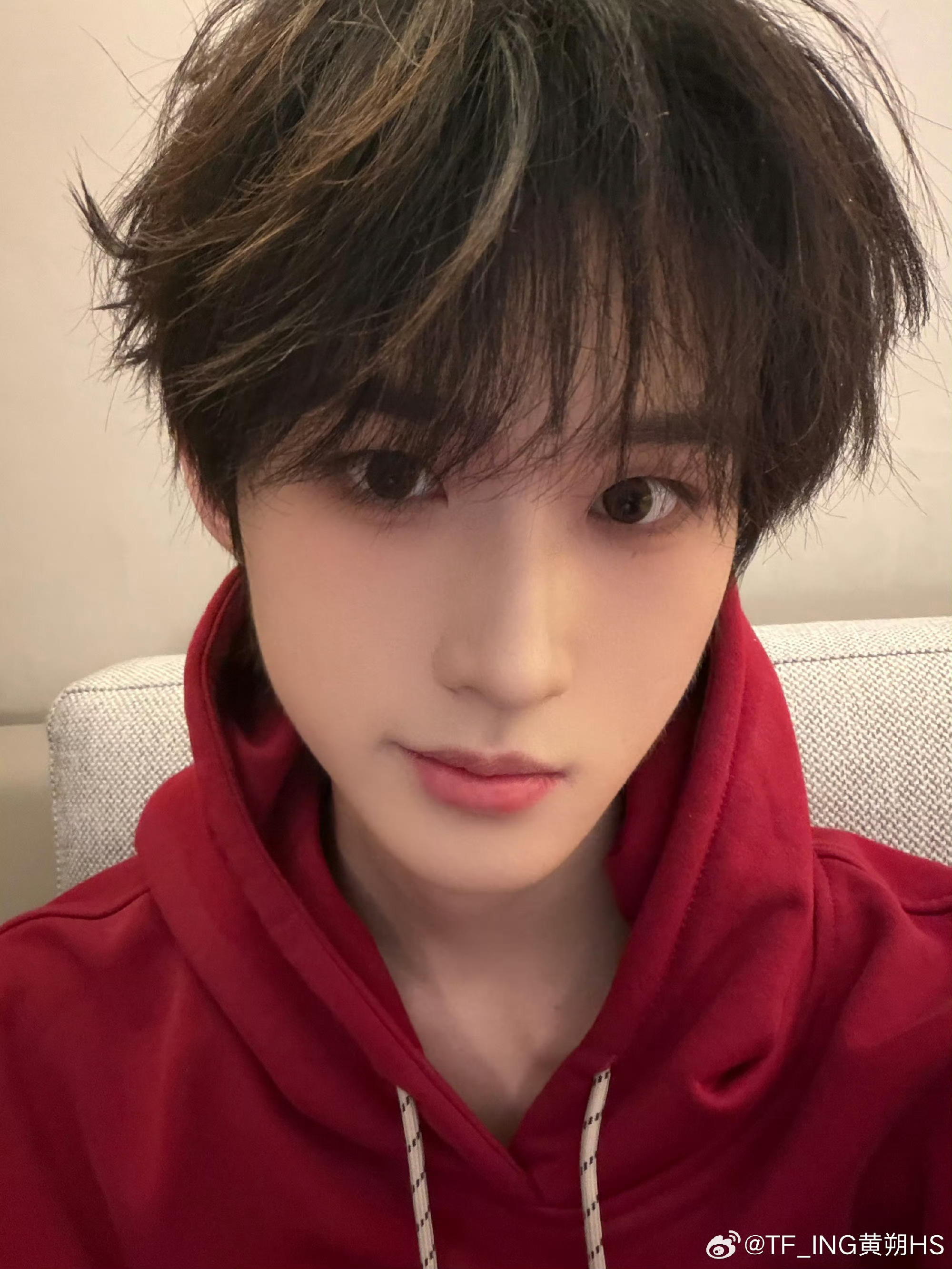 黄朔更新旧照  黄朔旧照氛围感拉满，干净帅气太戳人~每一帧都帅到犯规✨ 朔时迟那