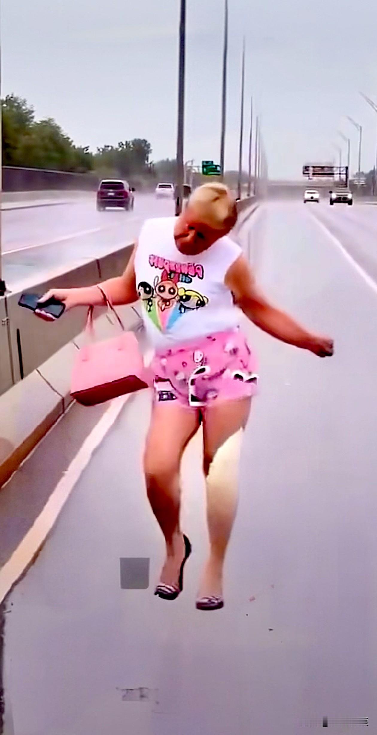 这油价是涨嘛了！
哼！
我老特干脆不坐空军一号了，
我自己下地走，
能咋地！
这