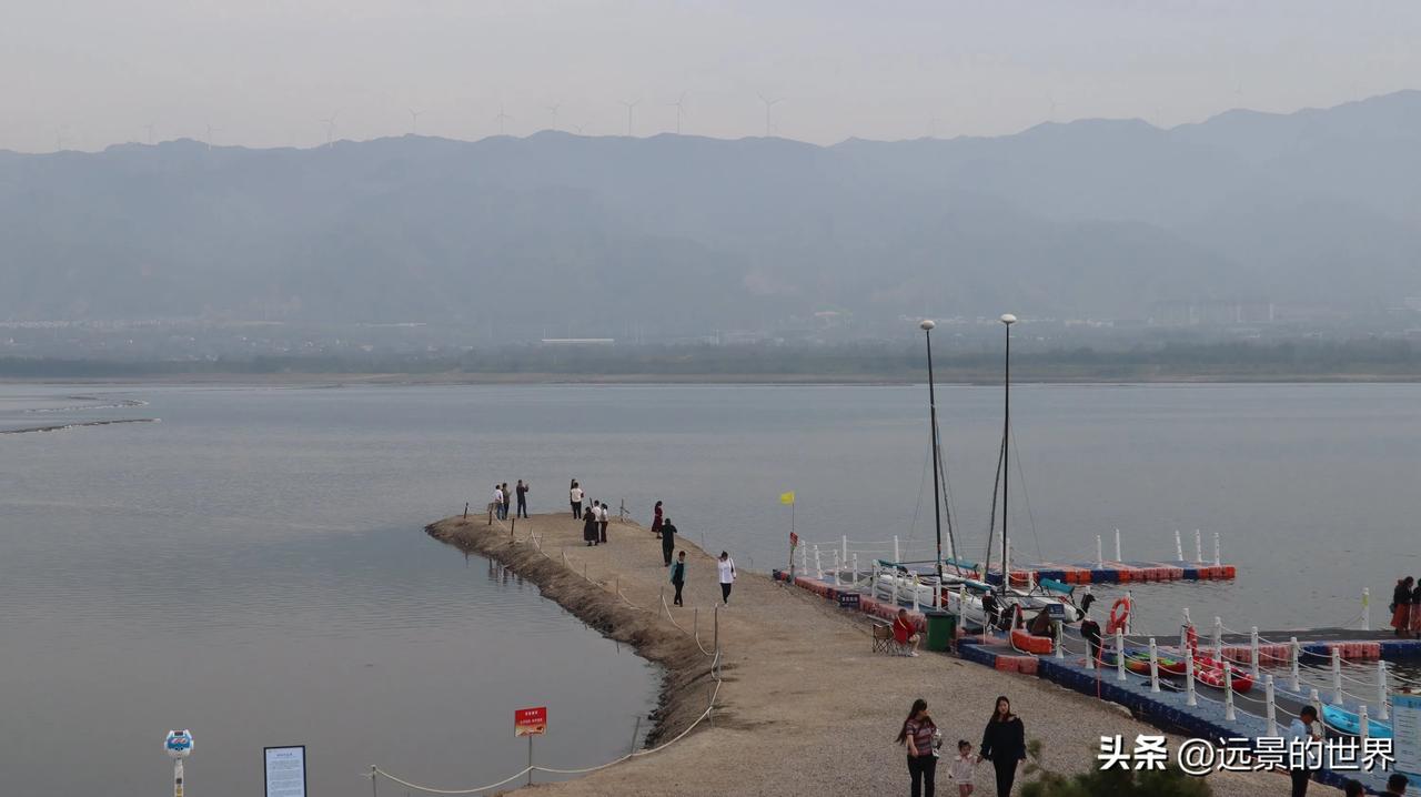 中国死海运城盐湖。由于天气不佳，未能体味到众口交赞的美景，有些遗憾。#运城盐池风