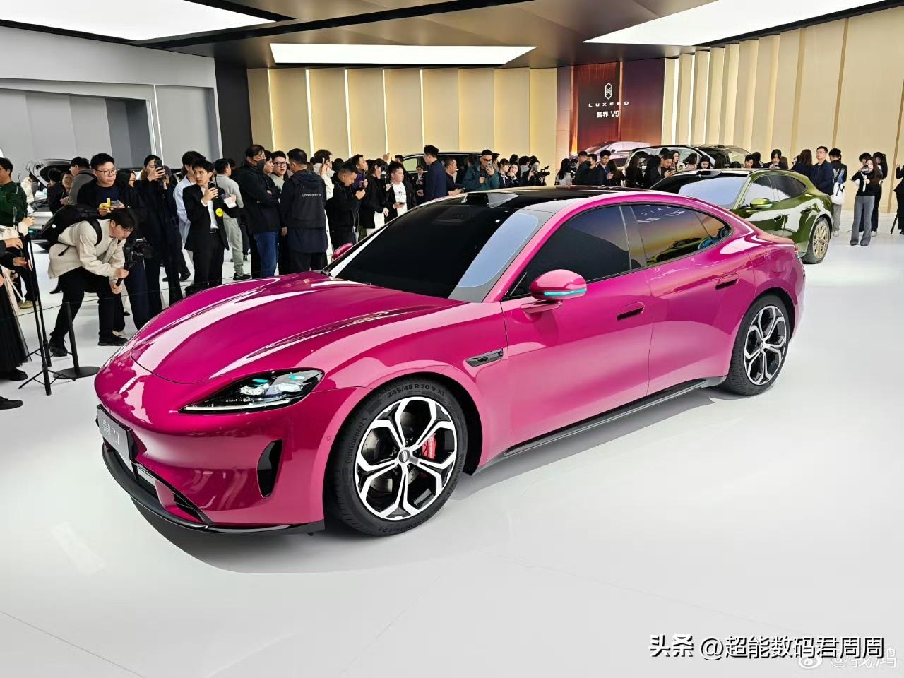 尚界Z7从实拍图来看无疑是非常好看，非常吸睛的，我相信绝大部分年轻人对Z7的喜欢