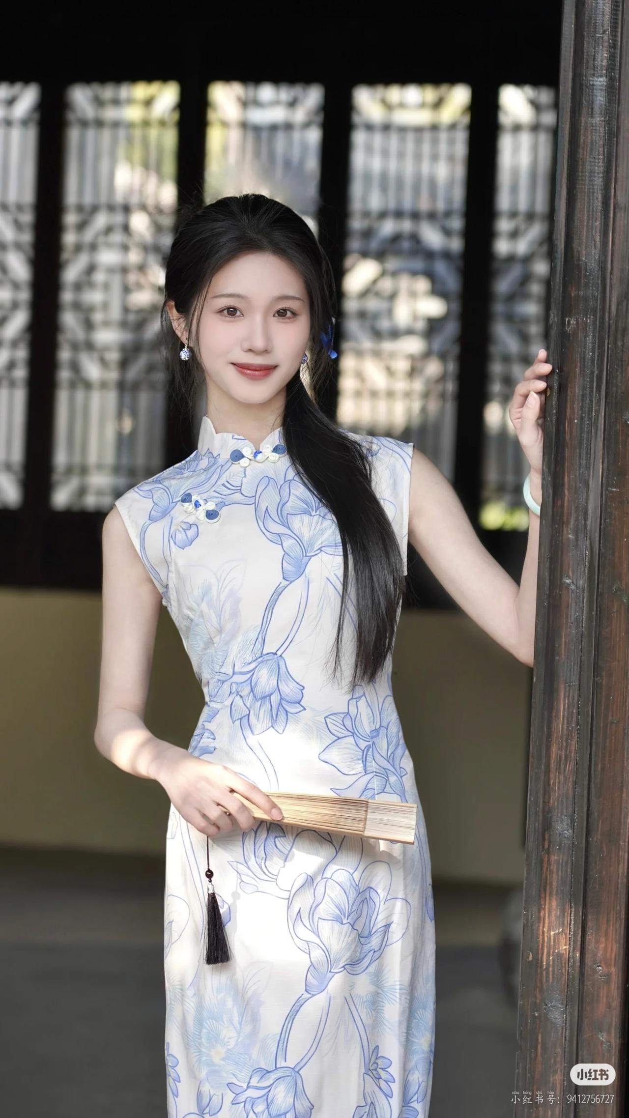 穿着旗袍上街，你能接受吗美女旗袍穿搭写真