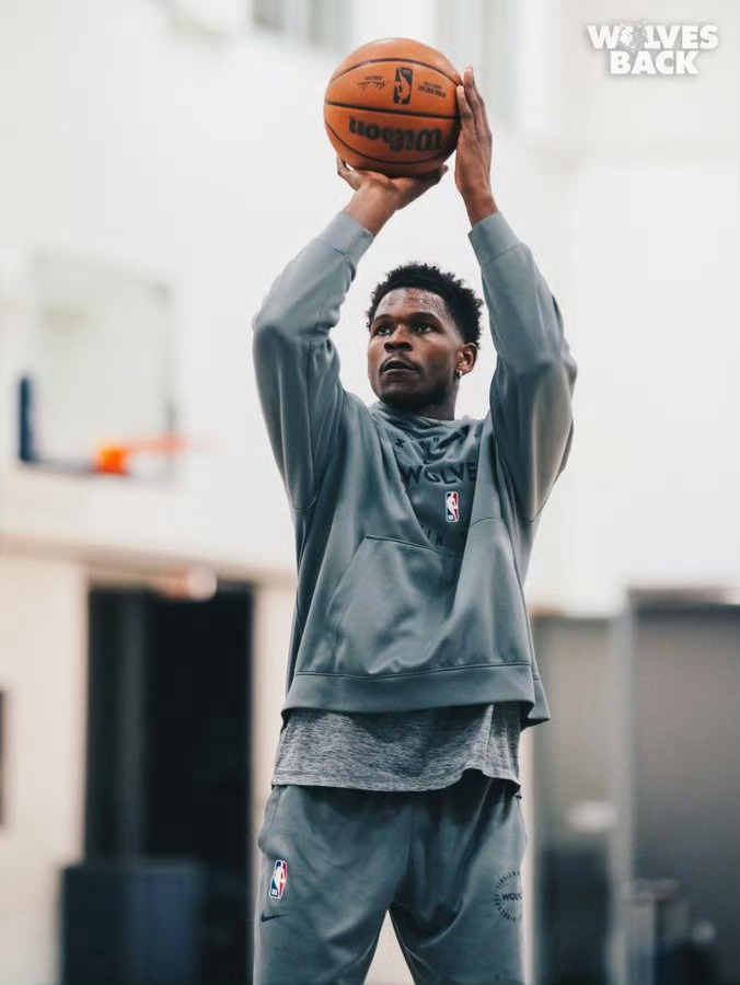 爱德华兹（右膝伤病管理）明日G2出战成疑！爱德华兹G1得到22分9板7助3帽，1