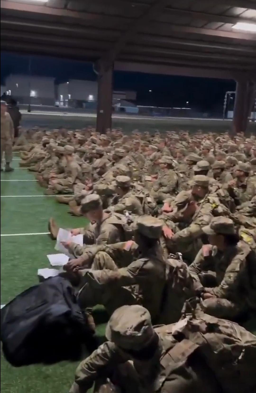 大批美海军陆战队集结在阿曼美军基地! 这是真谈判，还是掩护战争准备的幌子?