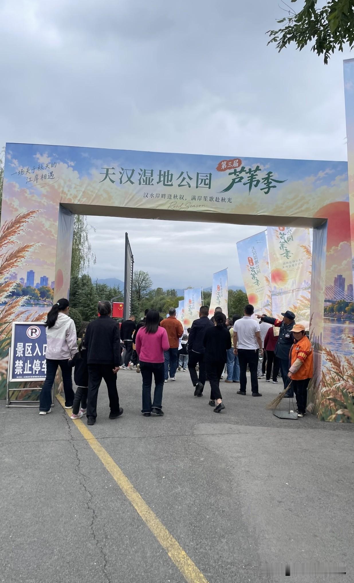 汉中真的是越待越让人上头的小城，藏在秦巴之间，刚好卡在中国南北地理分界线上。
秦