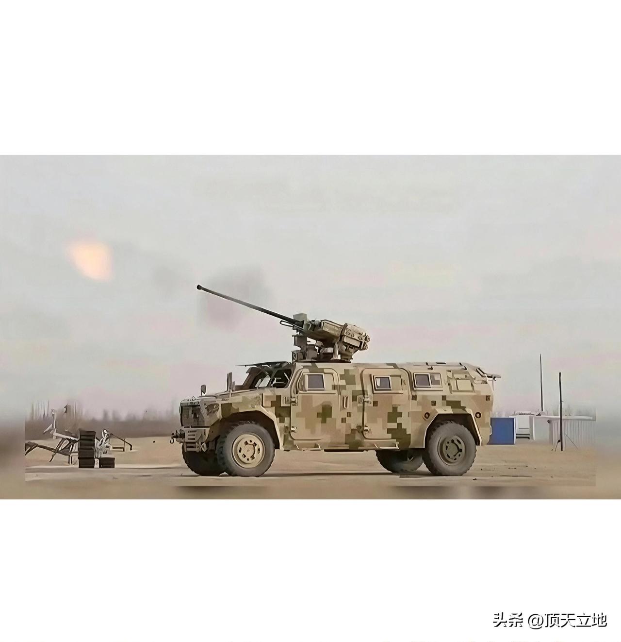 这是搭载30毫米链炮遥控武器站的猛士三代4×4突击车，高平两用，既能平射对付地面