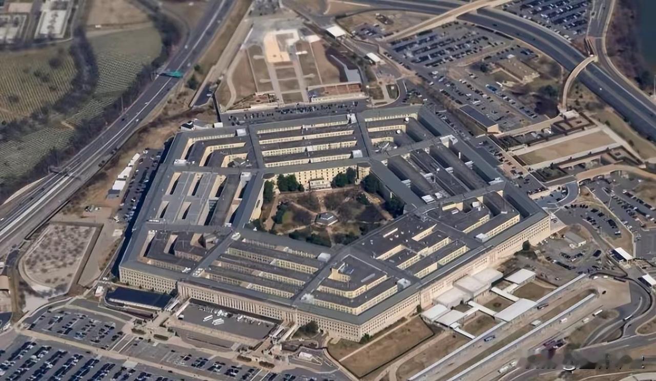 美国打压伊朗核心是维护其中东霸权，因1979年伊斯兰革命结下宿怨，伊朗核计划、支