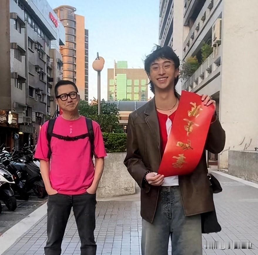 庾澄庆真的很难再“赢回”儿子的心了！  
原因太扎心，不是因为恩利不懂事，  