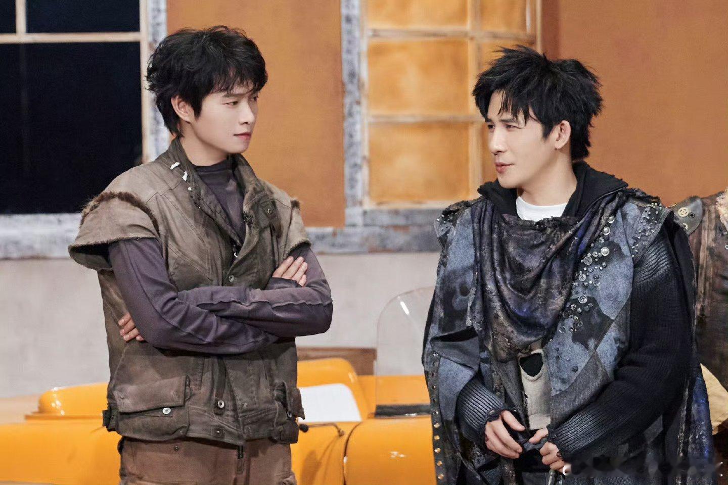 大侦探黑车大劫案大侦探谜案环环相扣超吸睛，从枪杀案到嫌犯离奇死亡，紧凑的剧情搭配