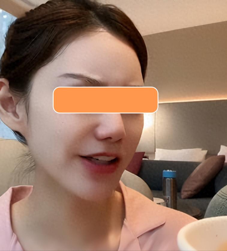 刚说完"问心无愧"，
转头宣布不管继子女，
马筱梅人设崩了？

她是网上公认的好