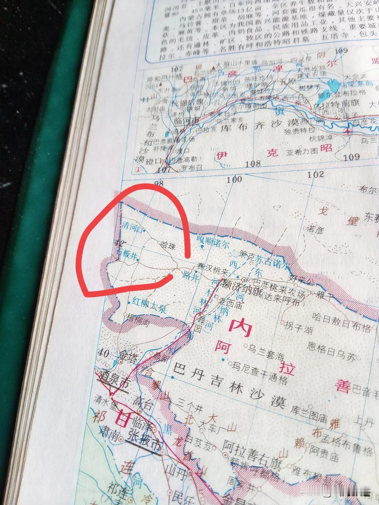 内蒙古的尾巴上，我突然发现一个石板井的地方，感觉到十分惊讶，下面有红柳大泉，当然