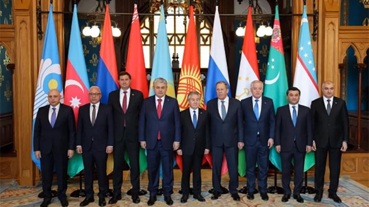 普京紧急召开安全会议，将决定俄罗斯未来数年的外交政策。
独联体国家对俄罗斯的态度