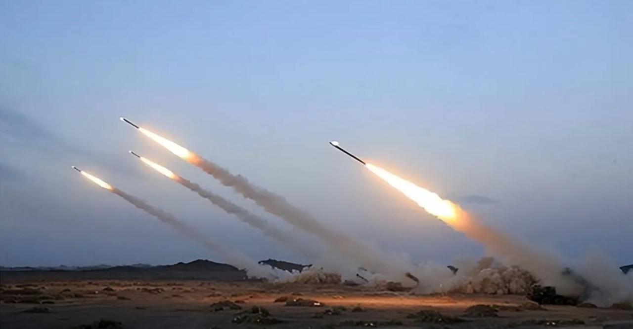 种种迹象表明，伊朗这是动真格了、彻底打疯了，美以迎来了难忘的一天。

当地时间 