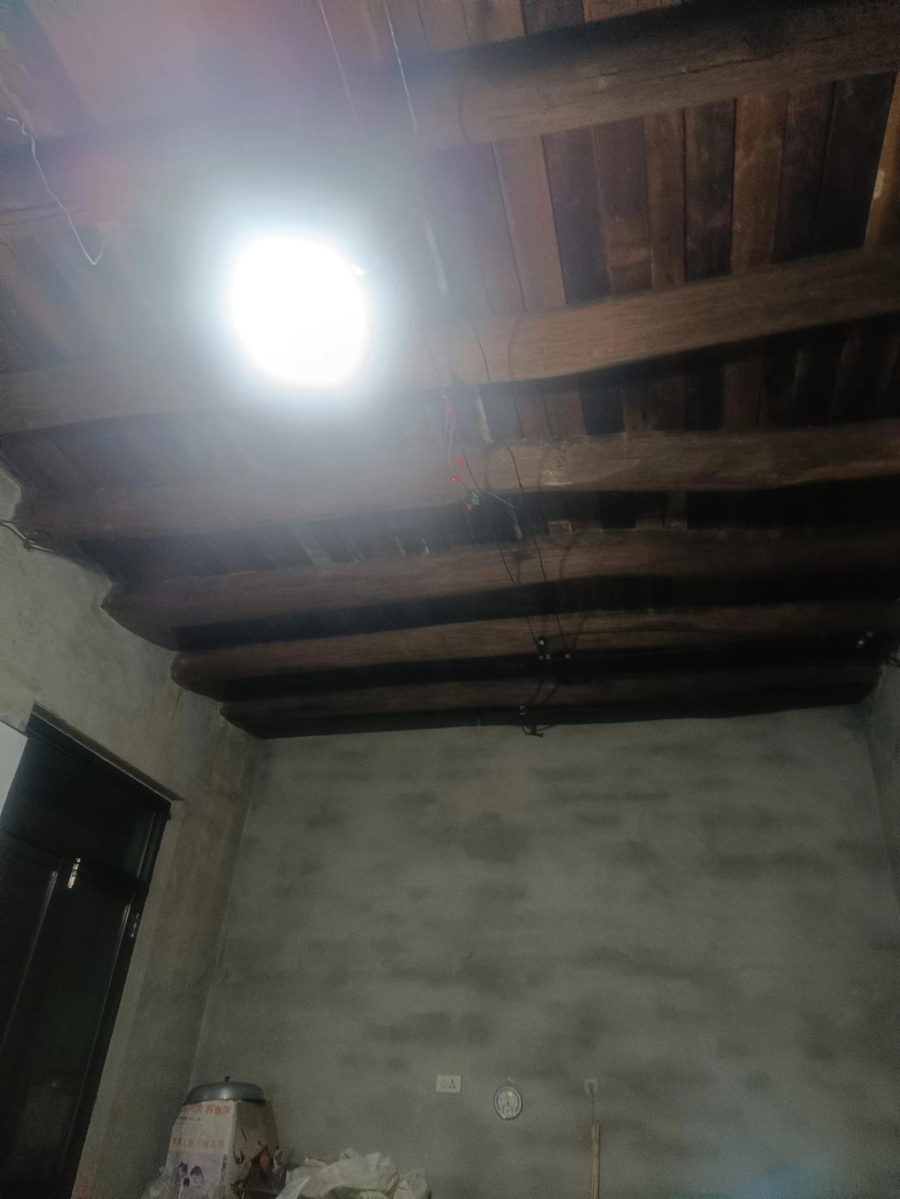 90后的农村大龄男，更确切地说应该是大龄剩男才是，这样的年龄了，没结婚，也没有谈