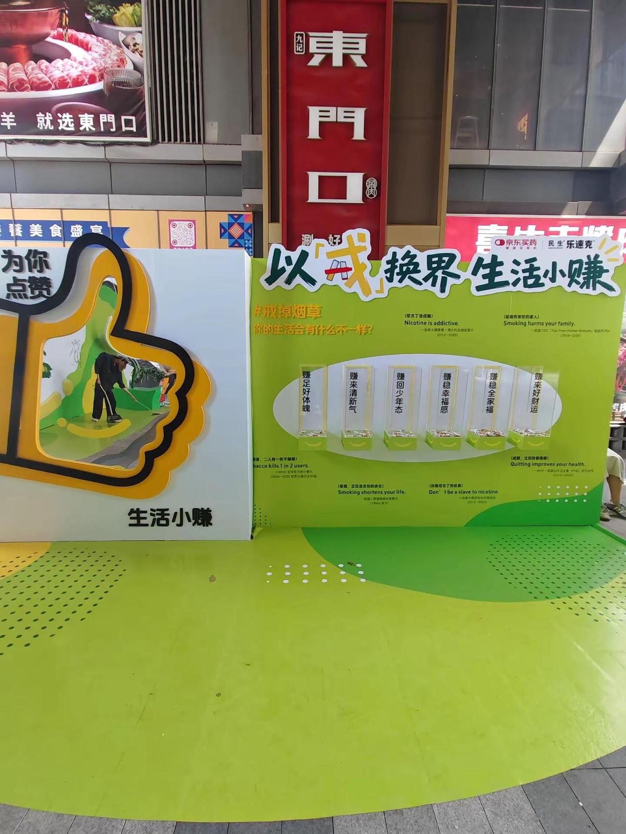 他折烟的那一下特别轻，但声音特别响。咔嚓。旁边人都没在意，但我听见了。那是他抽了