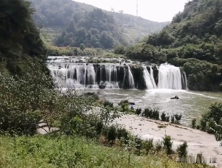  

丈母娘光顾着嘴上数落她，手上力道稍微松了一点。

 

抓住这个间隙，林静