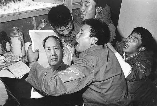 听到毛主席逝世的新闻后。。。。。。