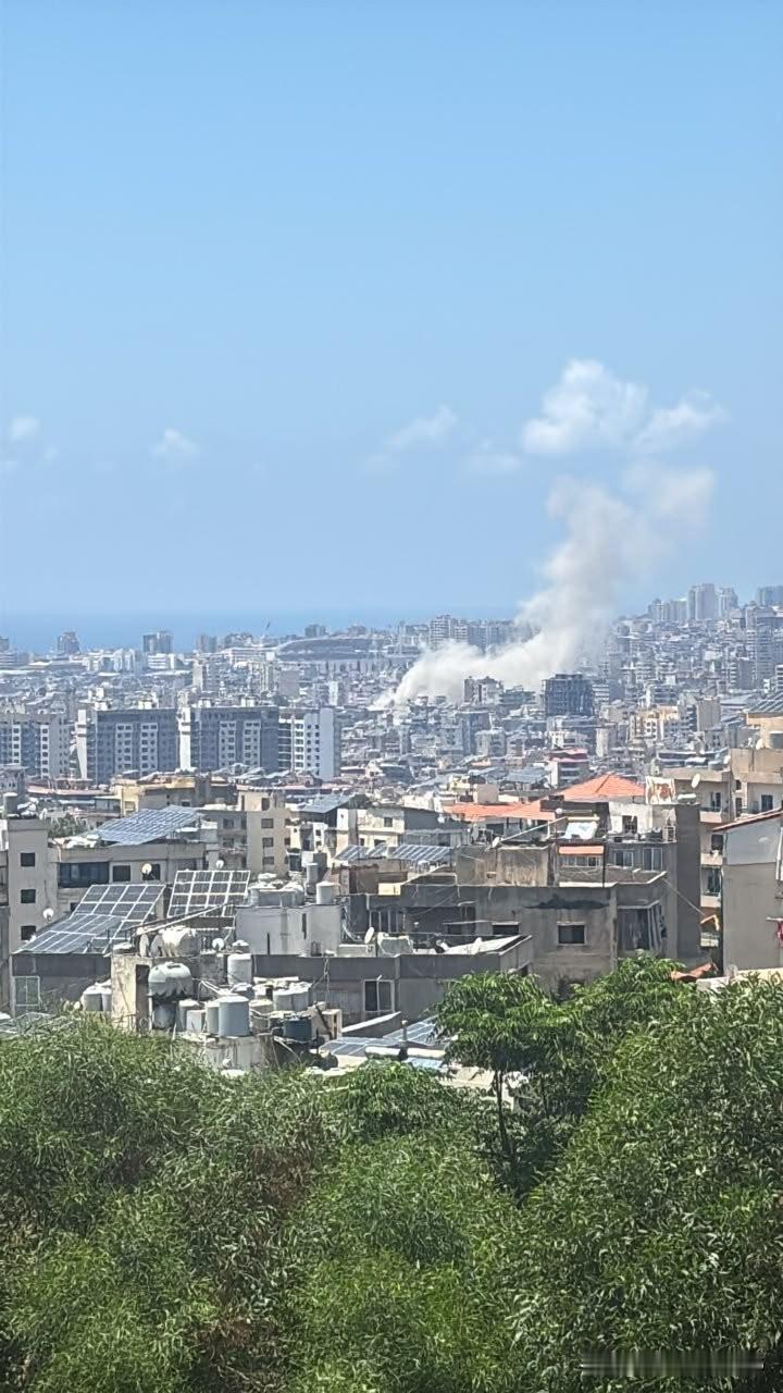 🇺🇸🇮🇷就在特朗普即将与伊朗签署一份备忘录的当天，以色列空军对贝鲁特南郊