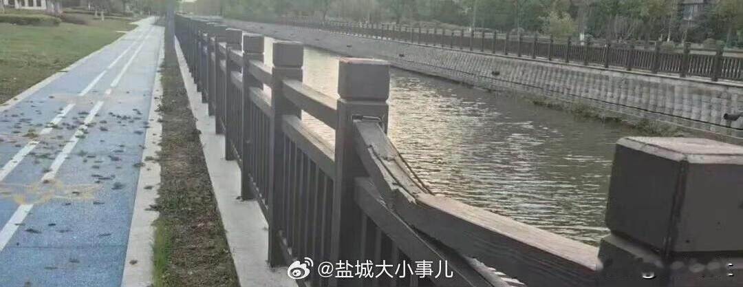 【东亭湖公园边上两个小区，河边设施翻新没多久就坏了！】今天有网友跟我说了件事。说