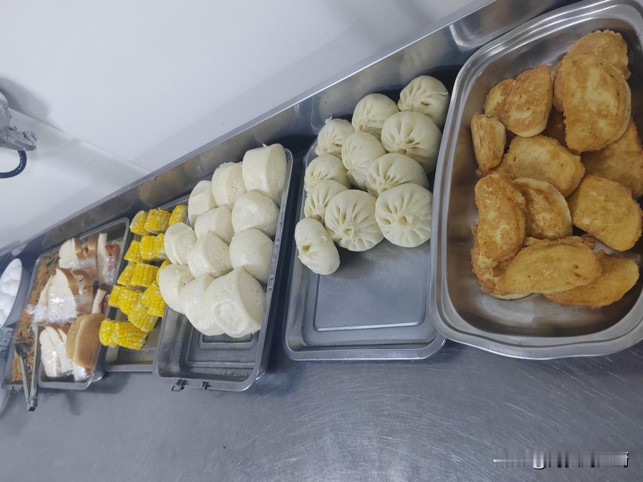 我问领导，那在咱们船上能看到吗？领导说，正好经过那个地方，直线距离才3海里，天气