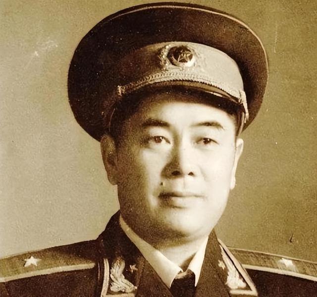 1985年 福州军区 被撤，司令员 江拥辉 远赴 北京 开会，却发现自己并无新任