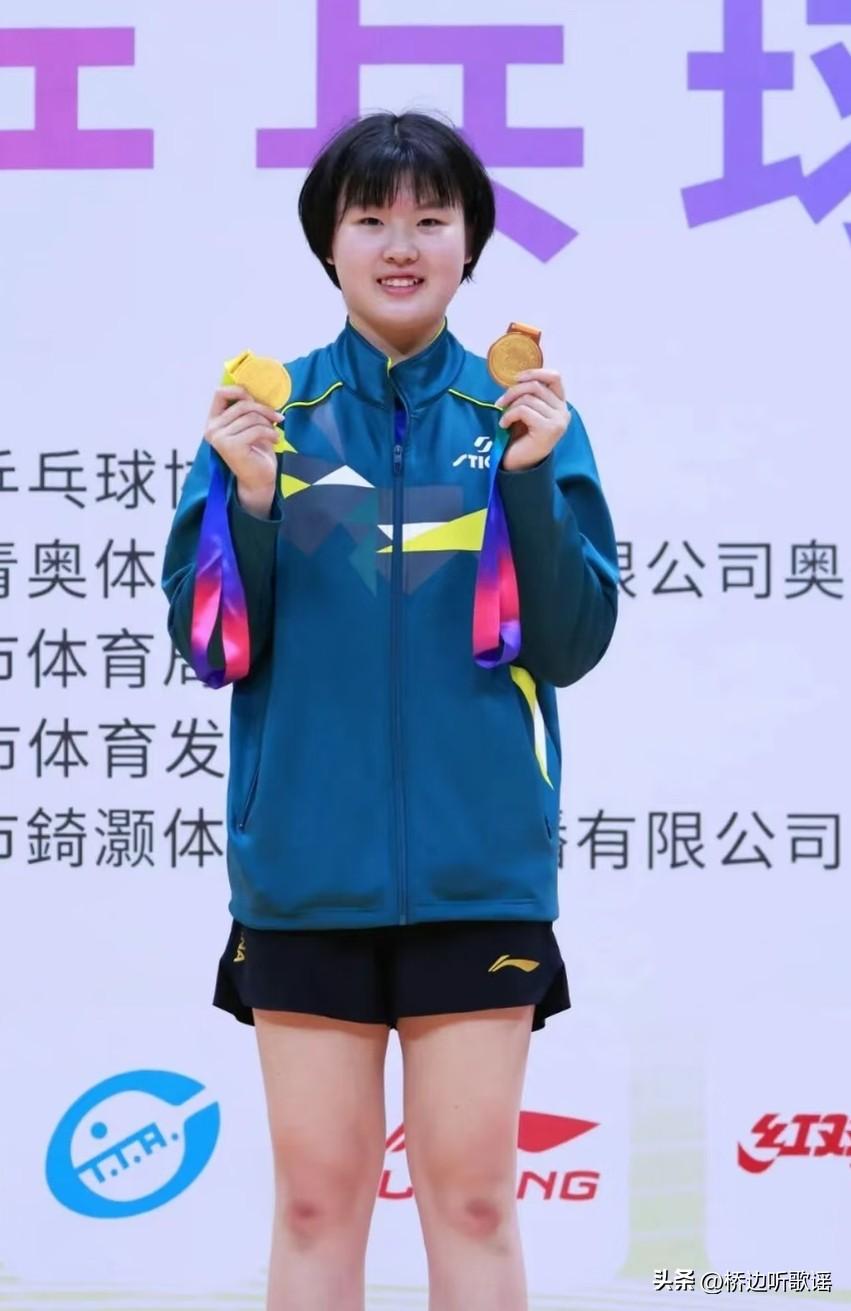 谁能想到，就在张本美和刚在重庆捧起冠军奖杯的同一周，一个15岁的青岛小姑娘在欧洲