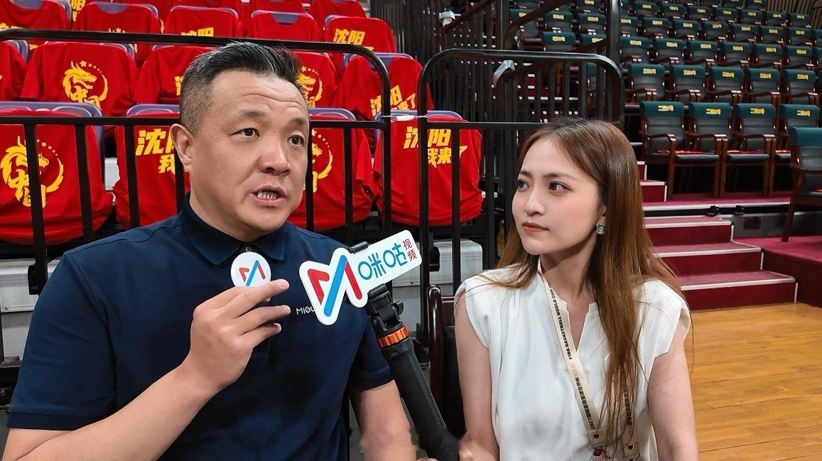 最近⚽️世界杯，昨天好多媒体朋友们都是平时跑🏀， 这段儿被借调到世界杯赛事，请