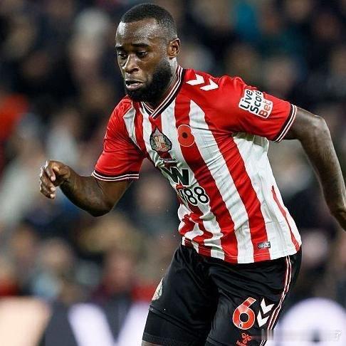 右边后卫传闻比利时记者（他的传闻可信度很低）：加拉塔萨雷的罗兰·绍洛伊成为利物浦