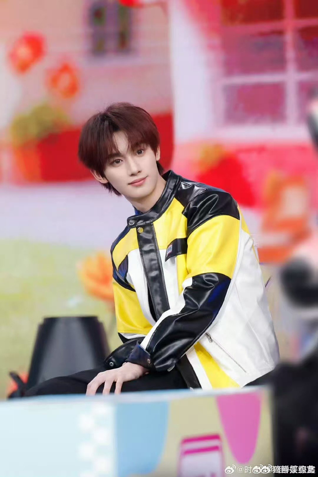 丁程鑫好六开工你好星期六丁程鑫在好六里可盐可甜，风格切换超自如 