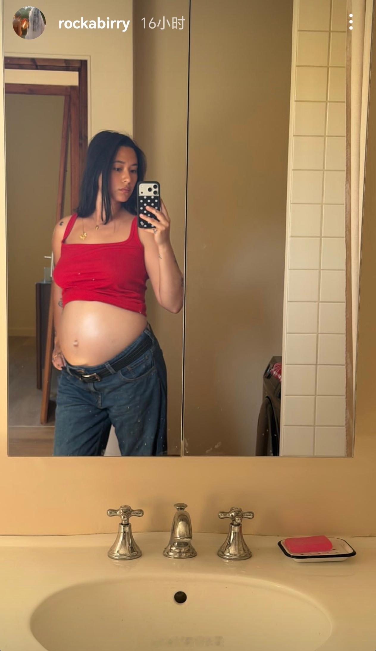 姜文女儿怀孕姜文女儿晒孕肚照 姜文女儿晒孕肚照，肚子超大快生了 