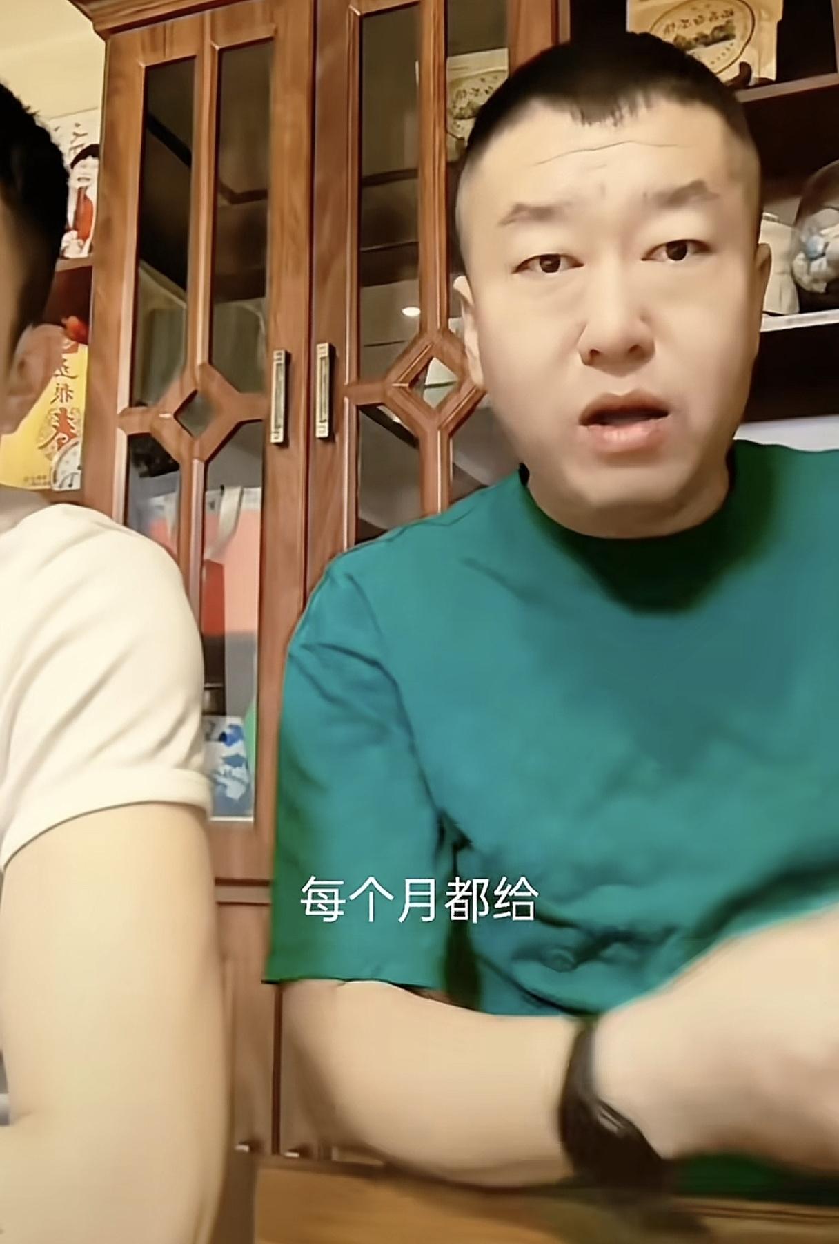 云鹏的大表哥说，在国外，领养孩子是可以拿钱的，每个月都给。所以有的人拿到钱了就把