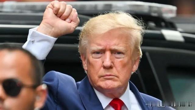 特朗普再挥关税大棒，中国坚决予以回击
 
　　如今的美国早已深陷内忧外患、焦头烂