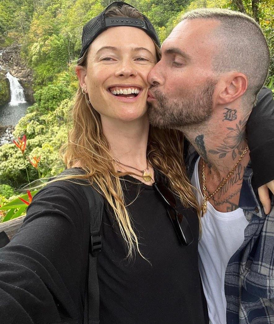 Behati Prinsloo 和骚当的三胎诞生，是个男孩！