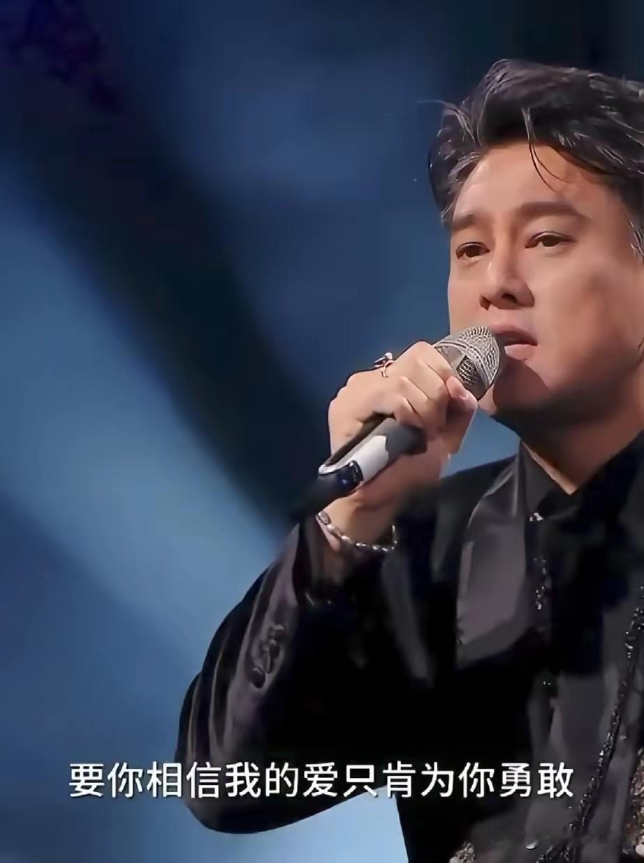 没有想到朱孝天的唱功这么好，这次他在大湾区亮相演唱了《流星雨》，本来是4人的歌曲
