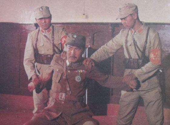 1938年1月8日，蒋介石给韩复榘打电话，亲切地说：“我决定在开封开个会，你可一