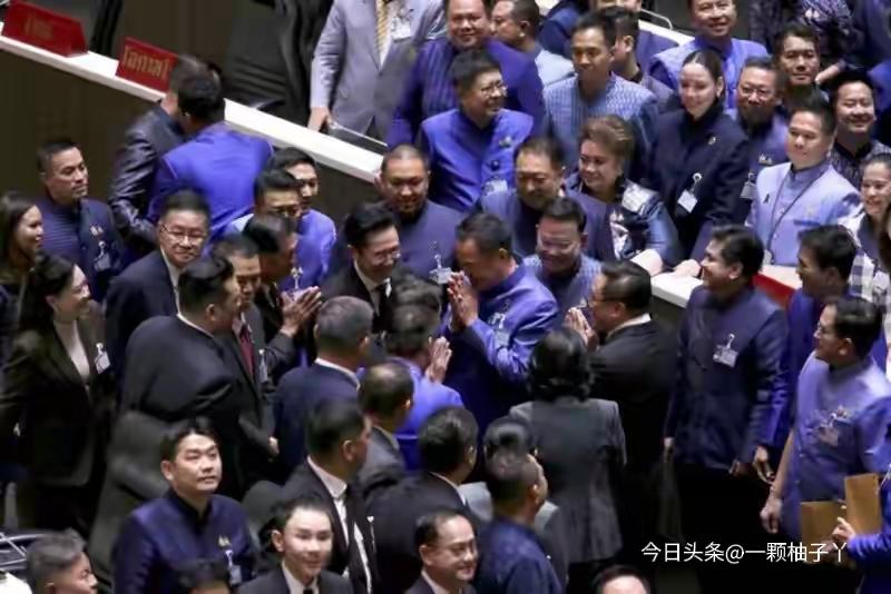 阿努廷成功连任总理后，组阁进度条一路猛冲。为泰党这边也不闲着，内阁名单已经敲定，