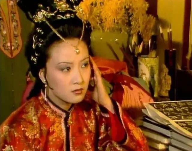 #秋日生活打卡季#87版《红楼梦》里，大多数人都喜欢陈晓旭的林黛玉，欧阳奋强的贾