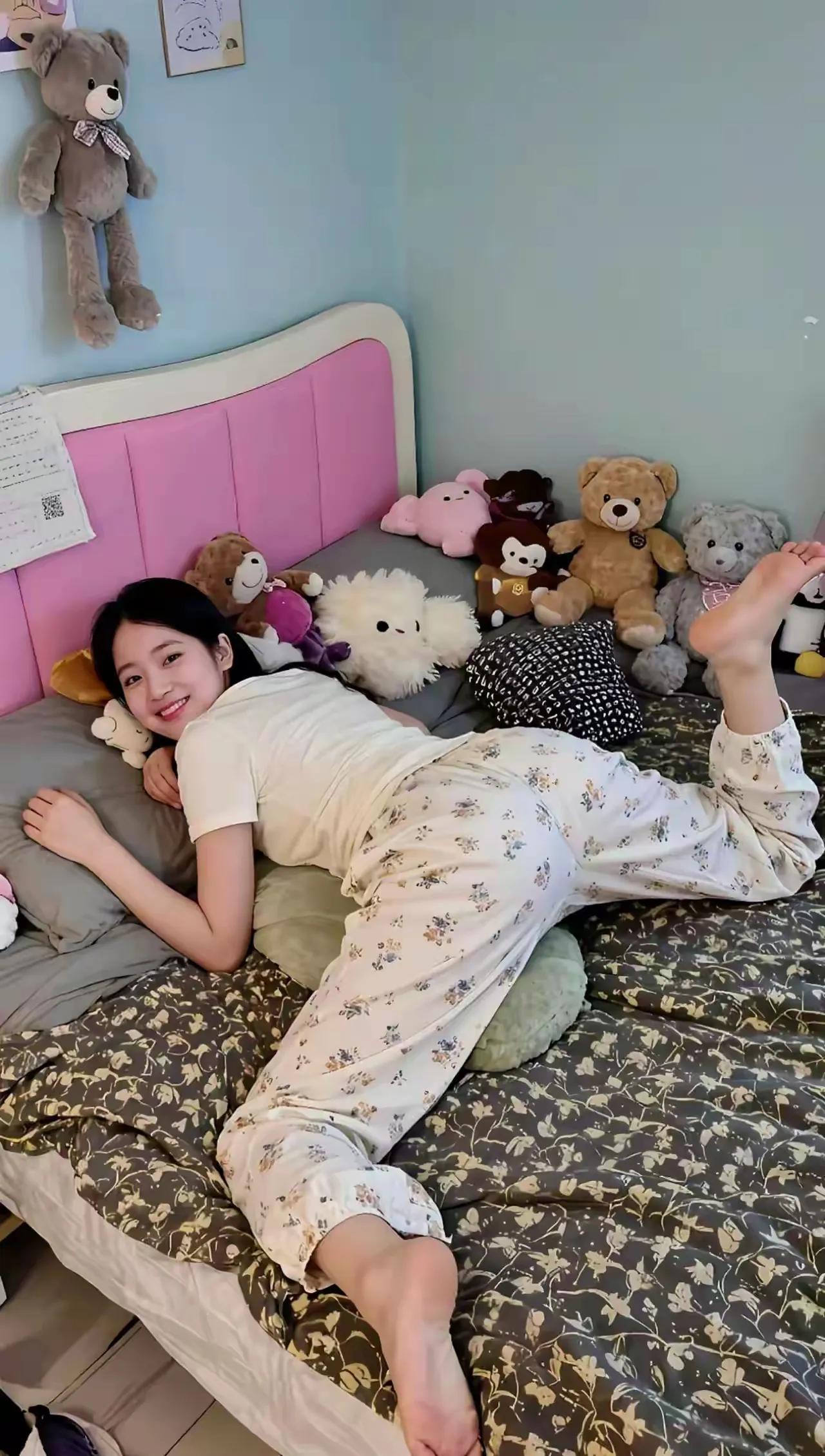 十八岁的女孩，正是需要父母宠爱的年龄。