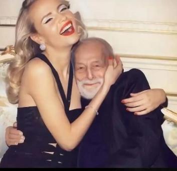 1994年，89岁高龄的石油大亨，娶了26岁脱衣舞女郎，新婚才14个月后，石油大