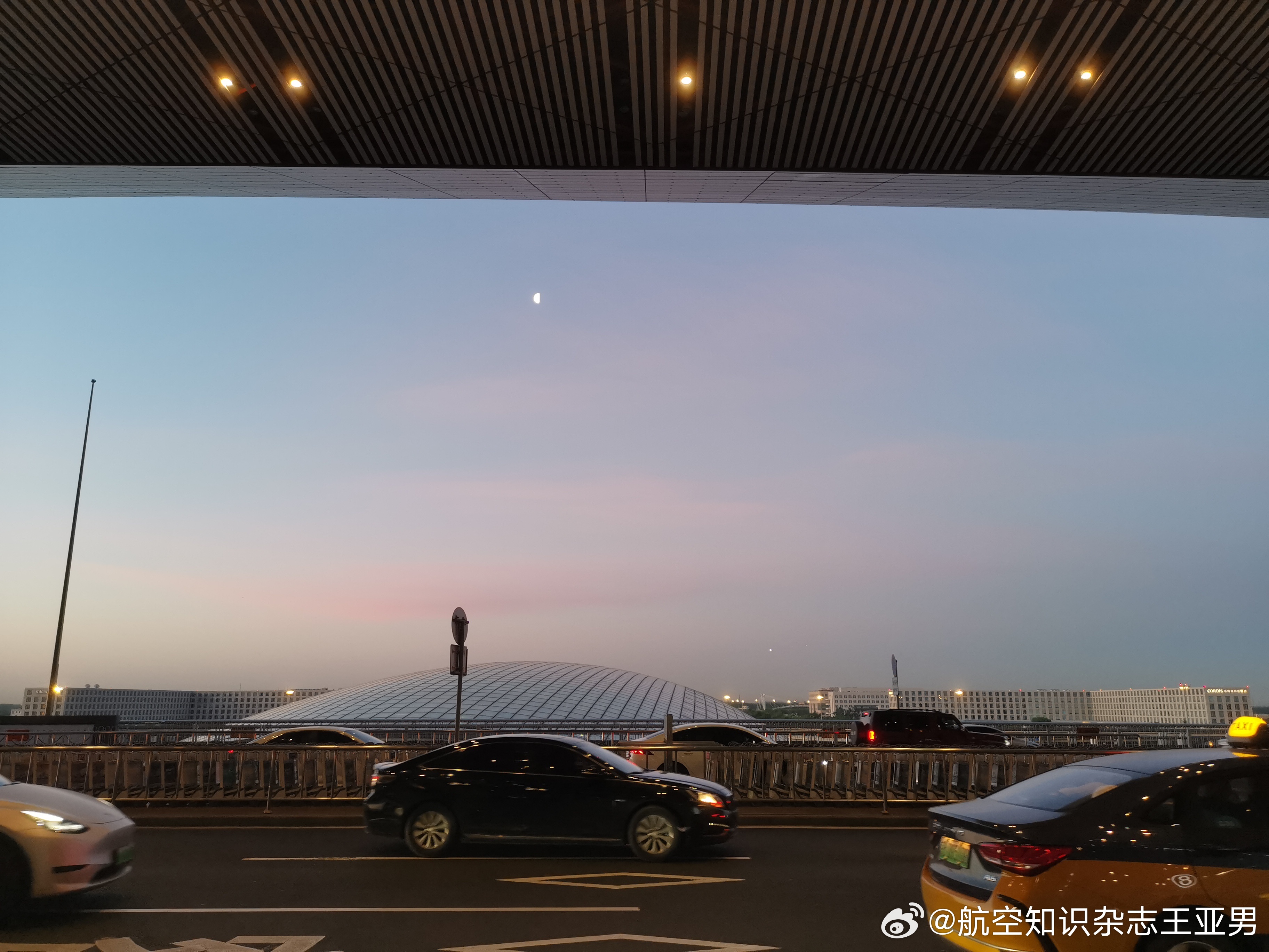 老家老地方老人老朋友，我回来了；最深的记忆，最美的时光，都凝固在这里。。。。 ​