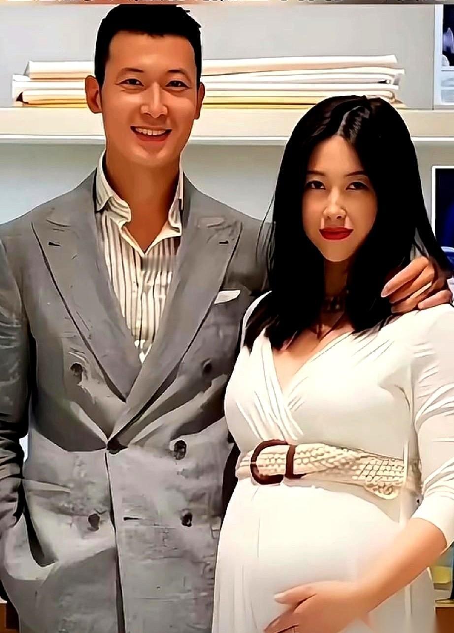 “最美面孔”连着上榜八年，朱珠这个名字，当年可不是什么温婉美人。那几年，她身边换