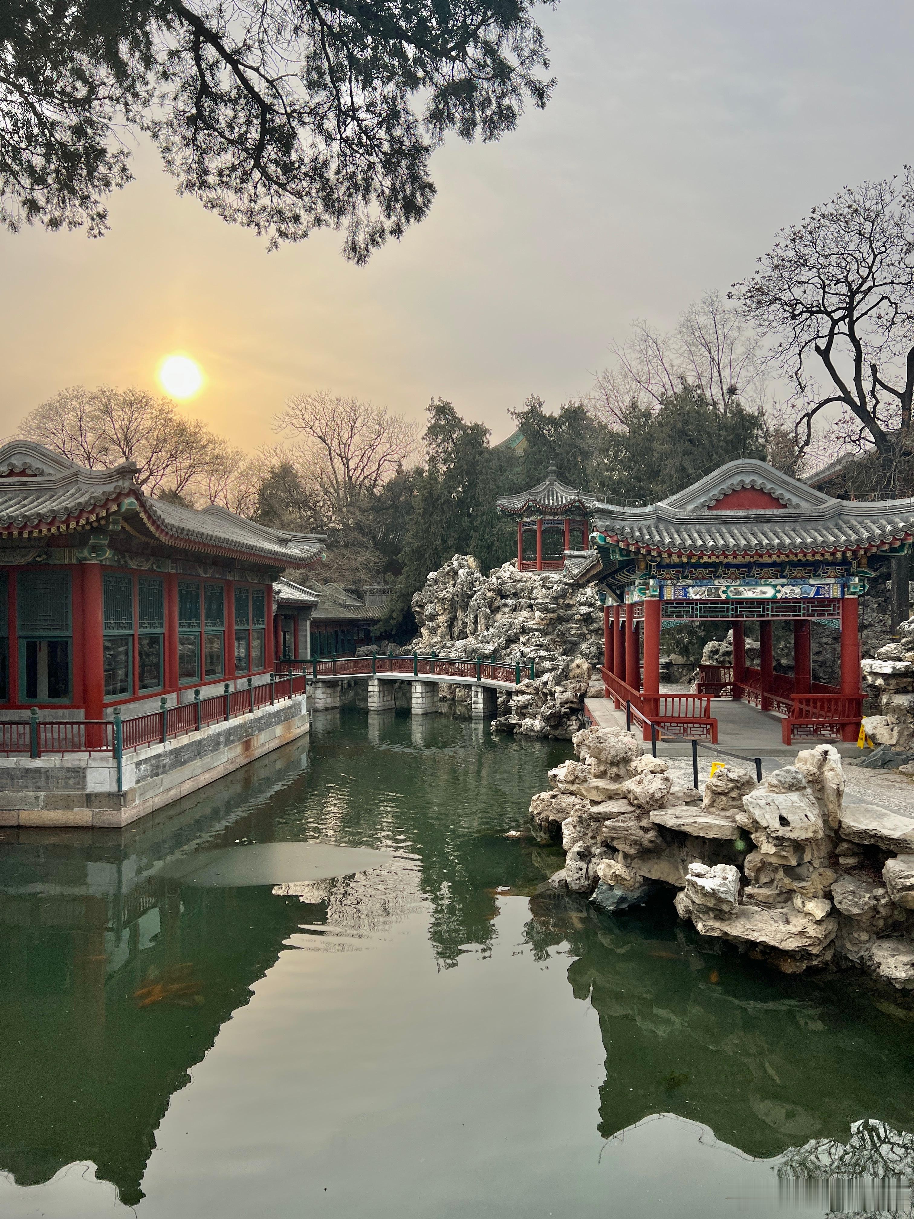 可算赶上了镜清斋没人的时候  ​​​