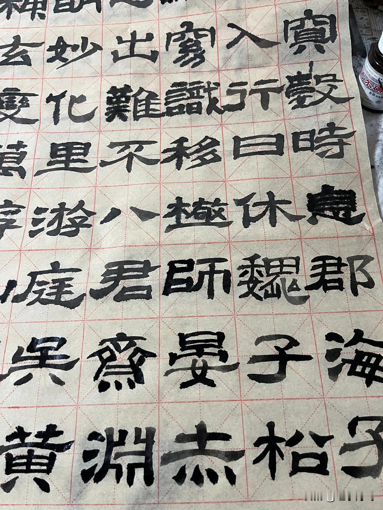 今天我们的城市下了小雨，感觉这样的天气里面坐在暖气房间里面写字真的是一种享受。外