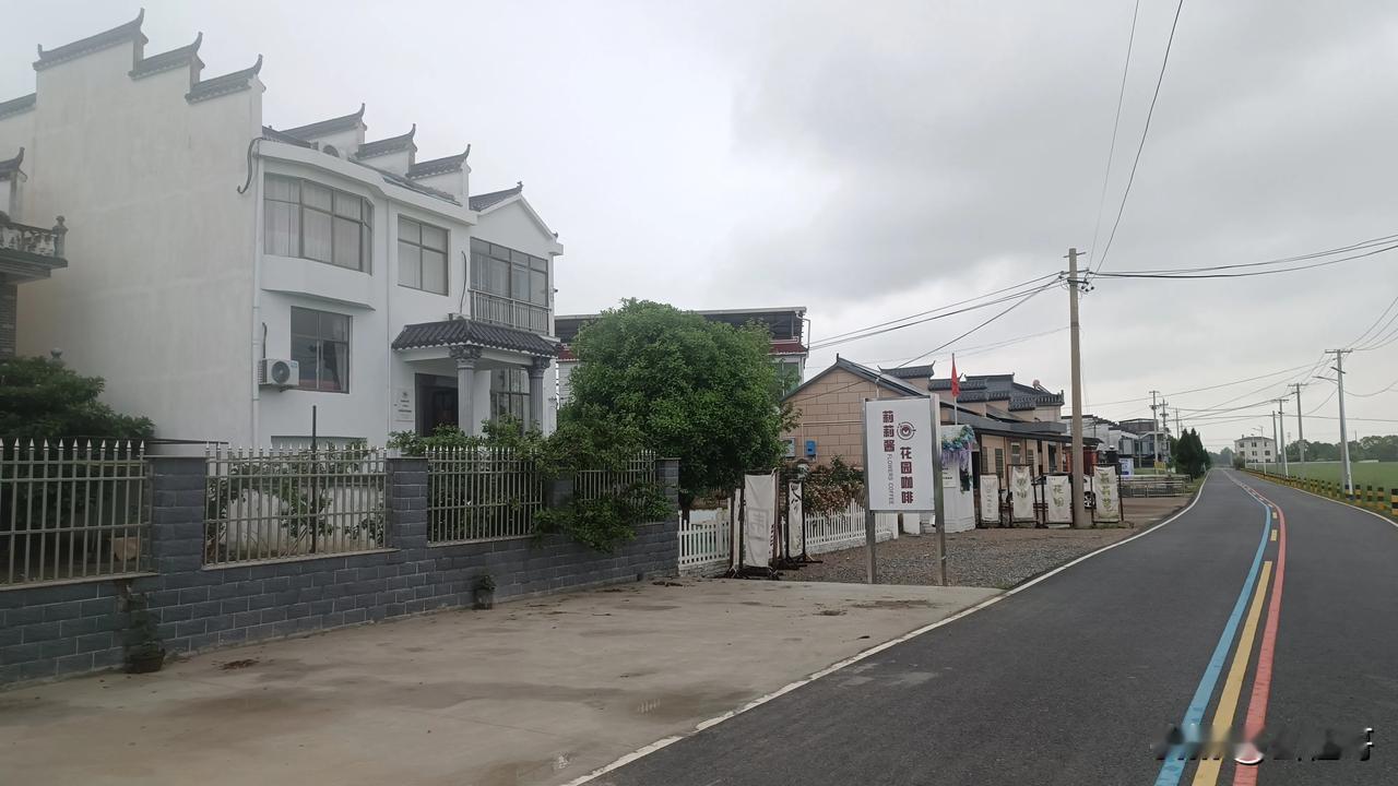 晒出你的本地生活下午到痘姆鞔鼓村调研，该村位于美丽潜河湿地沿线，生态环境优良，四