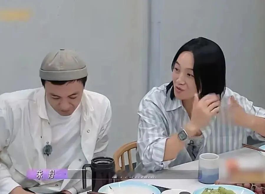 比叶一茜还有毒的妈妈的出现了！
朱丹这次真是周二围出现都救不了她了！现在大家对重