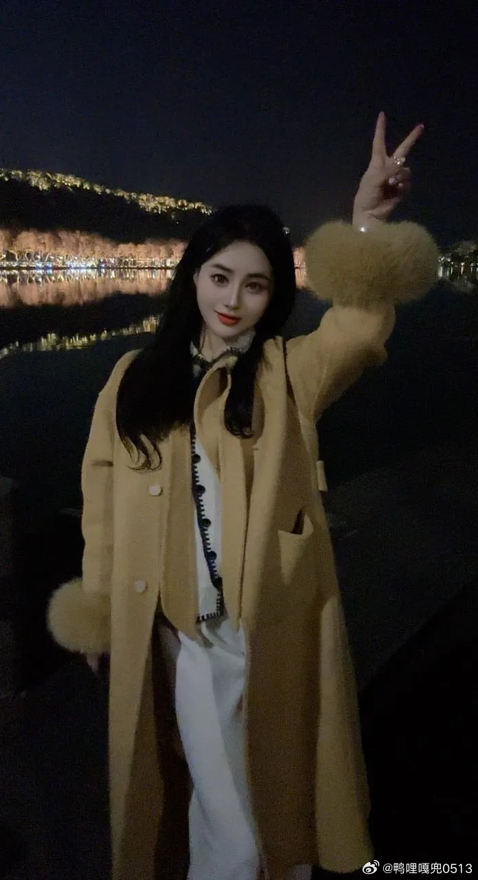 穿搭时尚穿搭今天穿什么ootd 黄褐色毛呢大衣时尚感 