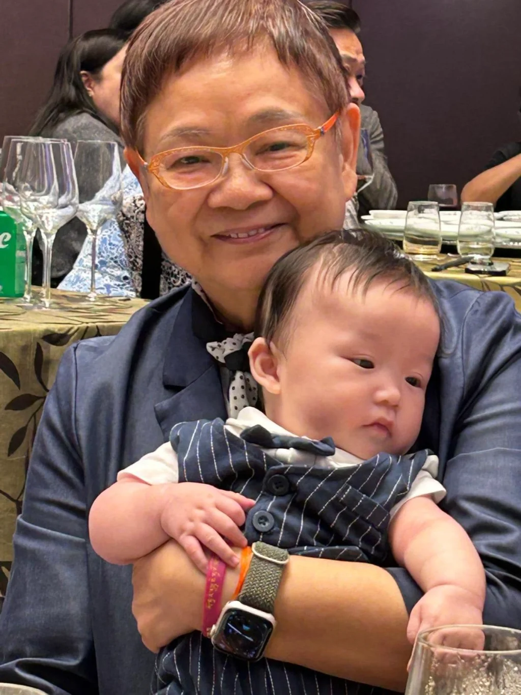 文雪儿外孙百日宴开17席！群星到贺萌宝乖巧