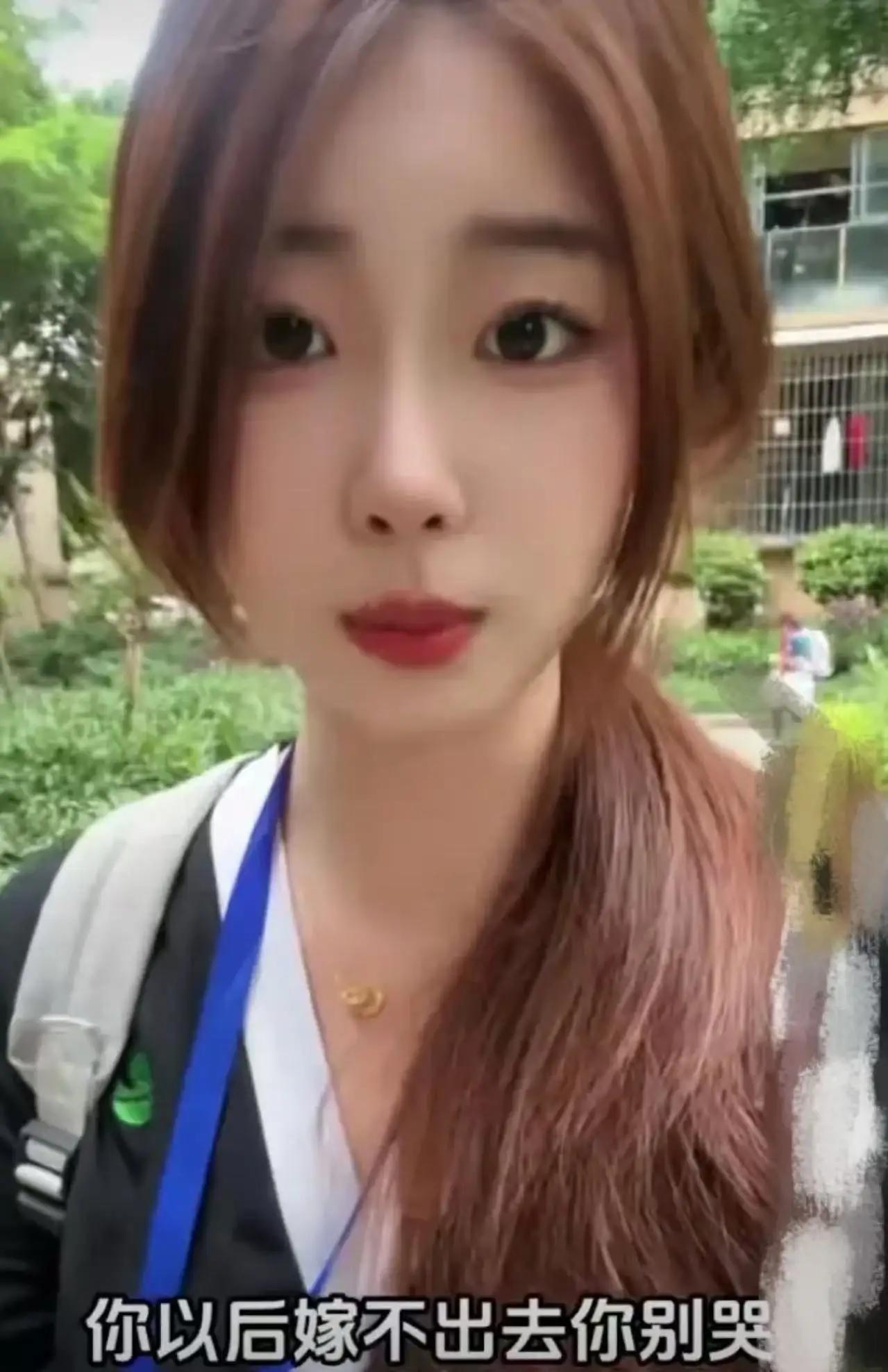 纹身有什么错？”女孩偷偷纹了身，妈妈看见怒斥：“你是不是傻，将来嫁不出去你别哭！