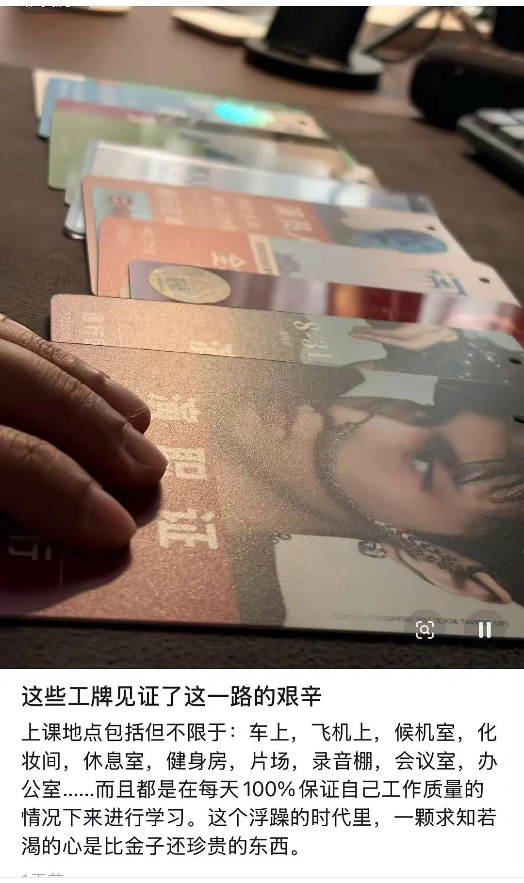 原来张艺兴去年就计划出国学导演，女足拍完直接找了托福老师随身，且6个月考出托福，