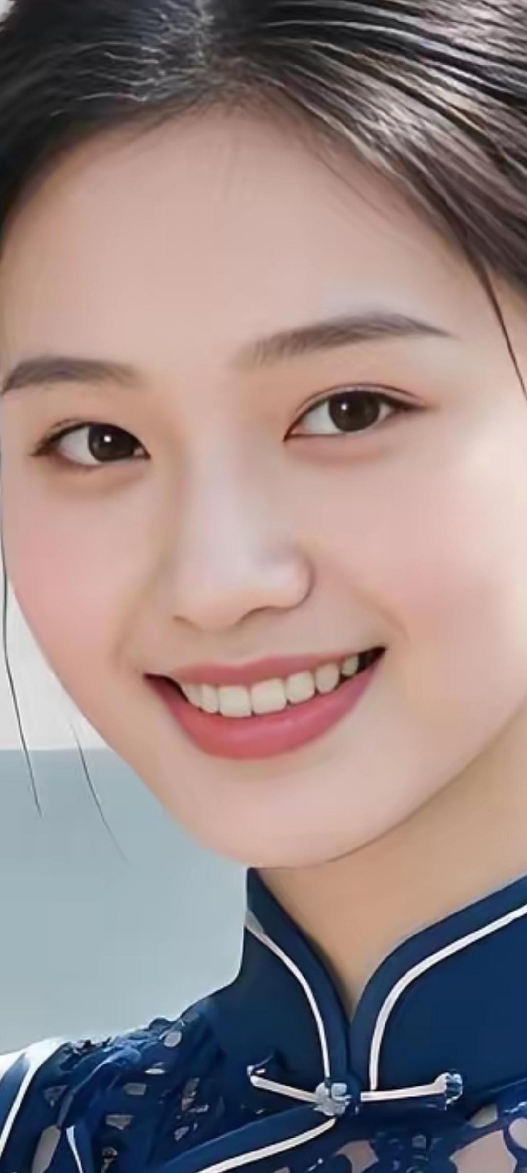 微笑如春风，优雅如蓝衣，元气满满的一天！🌸💃🌟